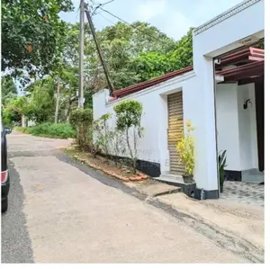 Luxury Single House For Sale - Jaburaliya In Piliyandala