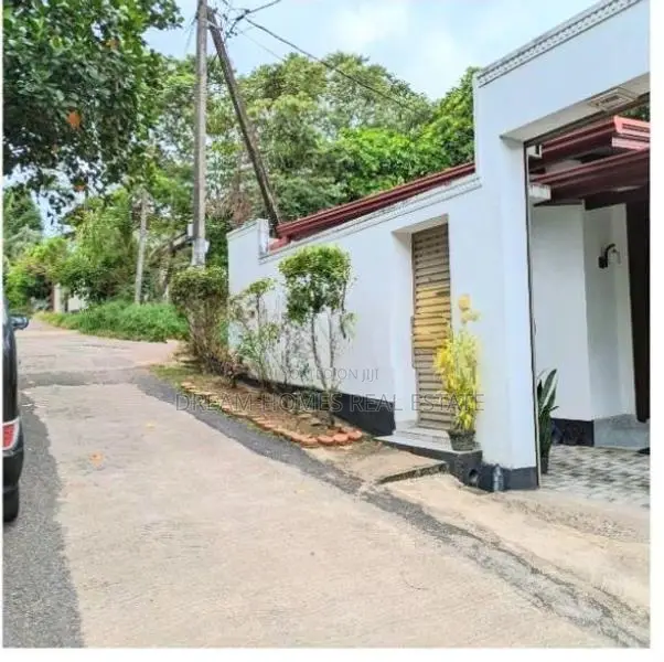Luxury Single House For Sale - Jaburaliya In Piliyandala