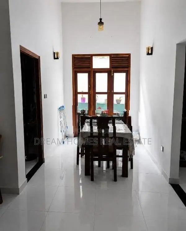 Luxury Single House For Sale - Jaburaliya In Piliyandala