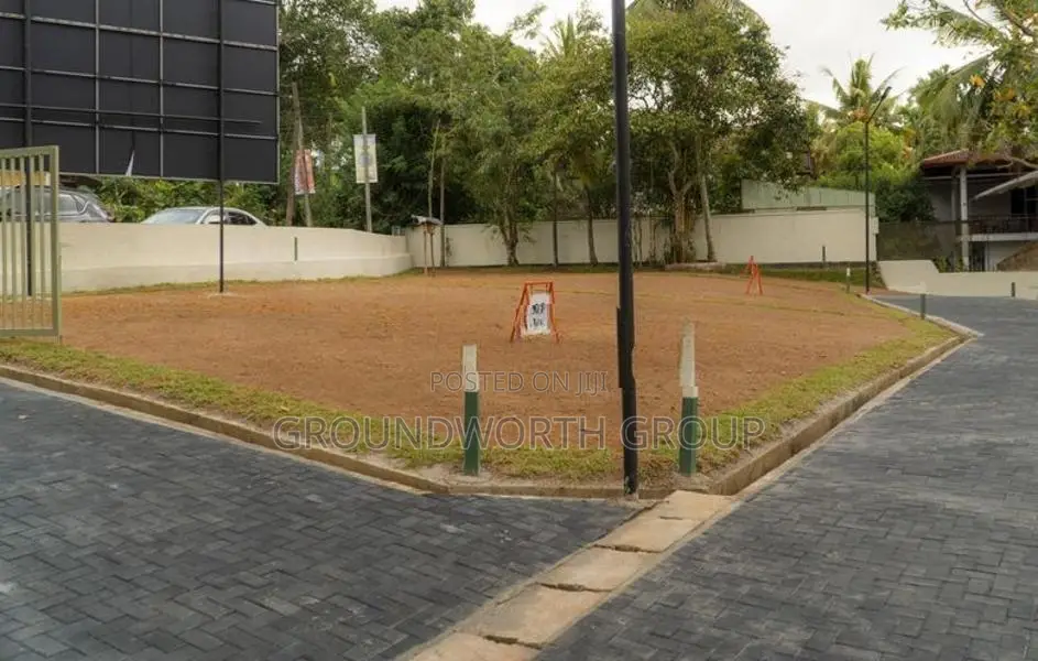 සුන්දර දසුනක් සහිත ආරක්ෂිත නේවාසික බිම් කොටස් Niyadagala