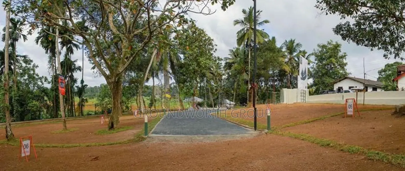 සුන්දර දසුනක් සහිත ආරක්ෂිත නේවාසික බිම් කොටස් Niyadagala
