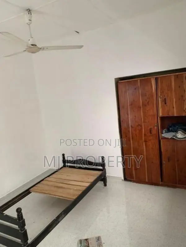 ( SR-1279) Upper Floor House Rent In Narahenpita Colombo 5