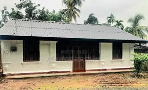 Land with House for Sale in Hindagala