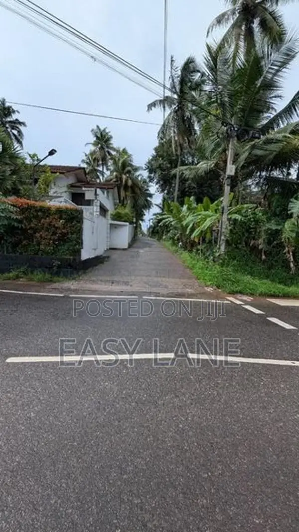 කඩවත මාවරමන්ඩිය නිවසක් ඉදිකිරීමට සුදුසු වටිනා ඉඩමක්විකිණීමට.