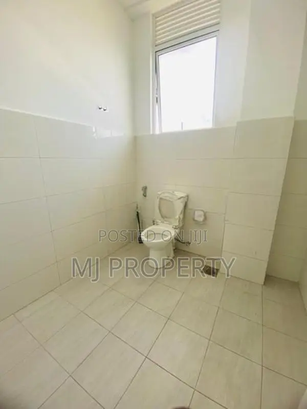 ( GC-1200) Valuable Commercial Building 2nd Floor Rent In Rajagiriya