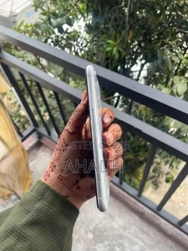 Apple iPhone XR (Used)