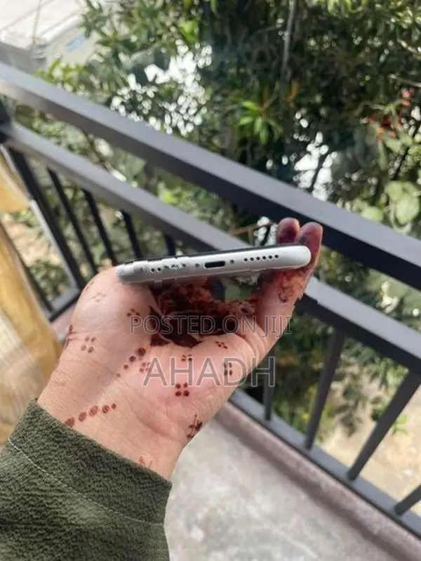 Apple iPhone XR (Used)