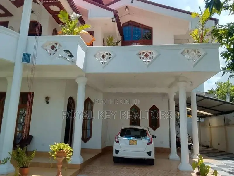 05 Bedroom - Fully Furnished House For Rent In Mount Lavinia
