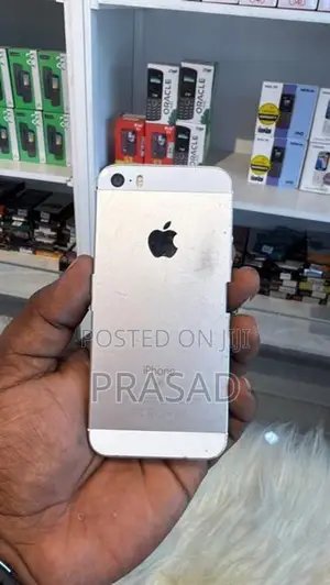 Apple iPhone SE (Used)