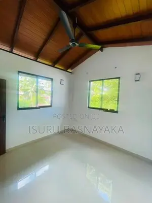 Brand New Baththaramulla Koswaththa Thalangama Up House For Rent.