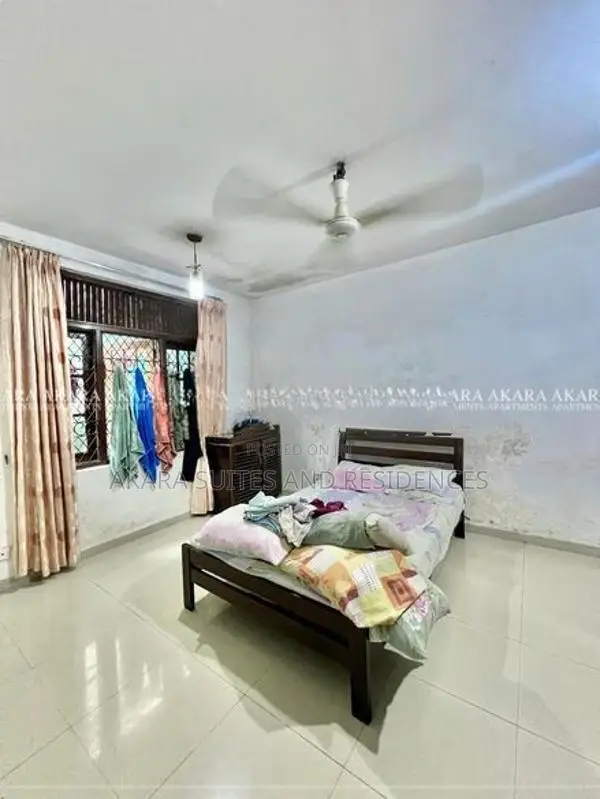 4,000 Sq.ft - Unfurnished House for Rent HL53238 Kalubowila