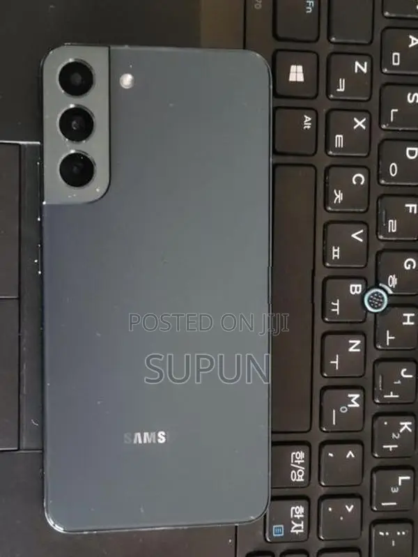 Samsung Galaxy S22 (Used)