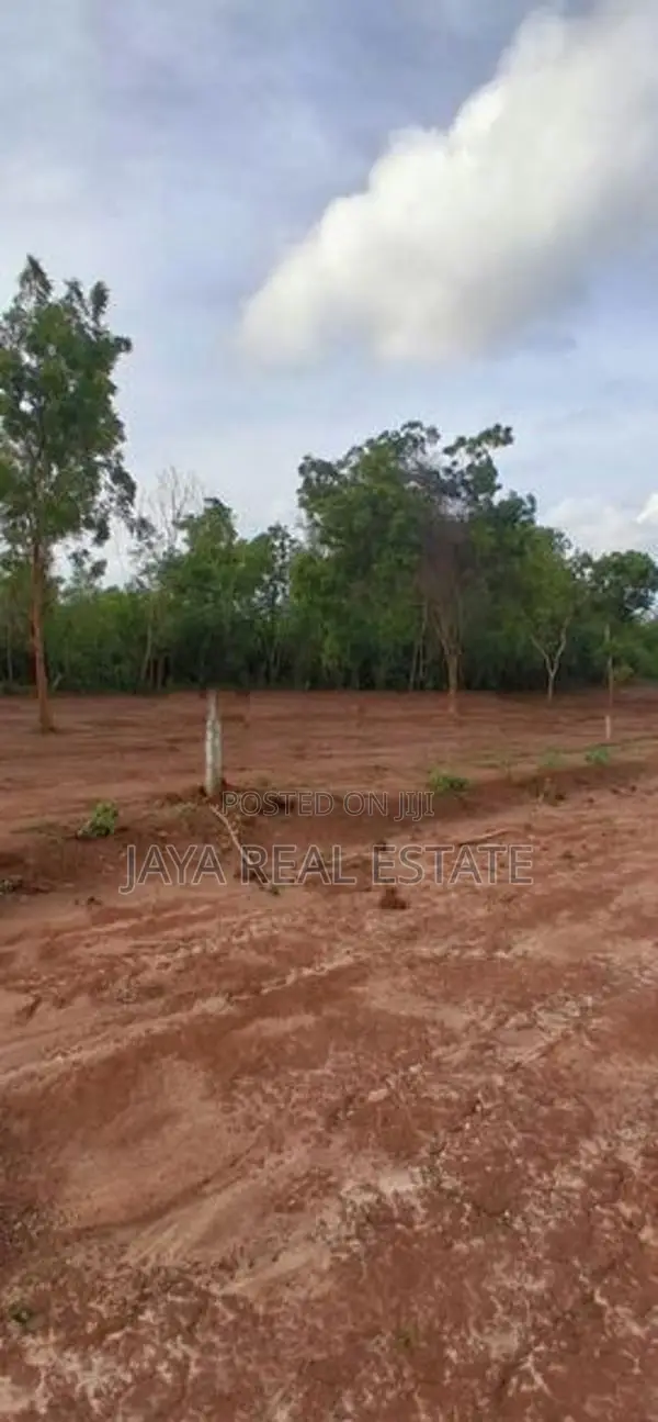 රැකව සංචාරක පුරයෙන් වටිනා බිම් කොටසක්