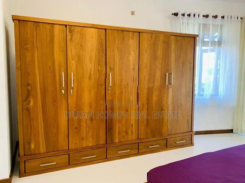 Architecturally Designed Luxury 3-Story House for Sale – Akuregoda
