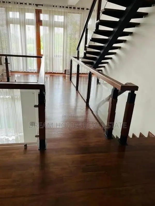 Architecturally Designed Luxury 3-Story House for Sale – Akuregoda