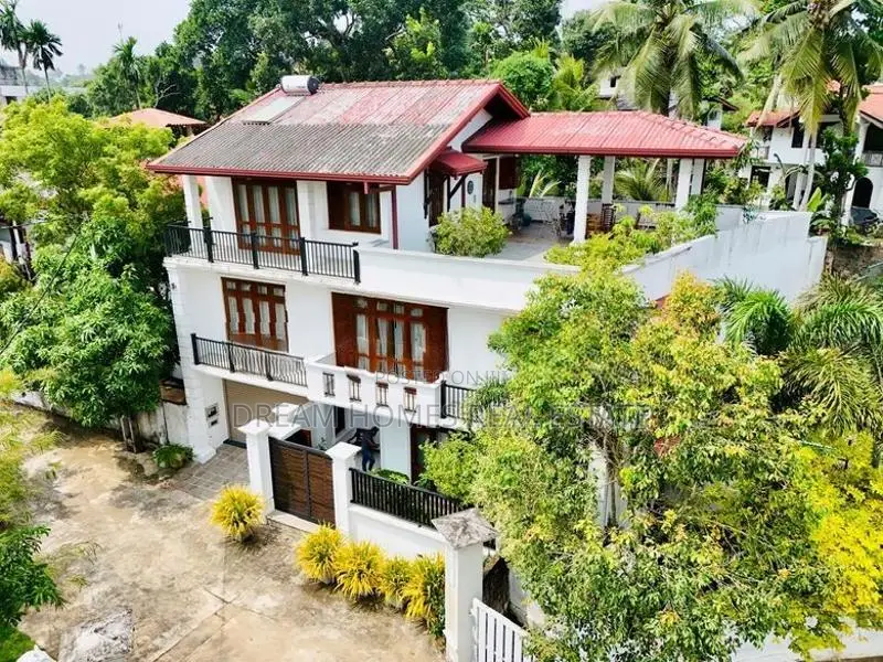18 Perch Luxury House for Sale in Battaramulla
