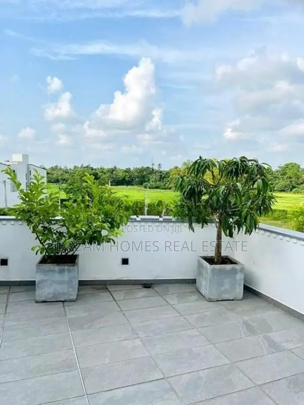 18 Perch Luxury House for Sale in Battaramulla