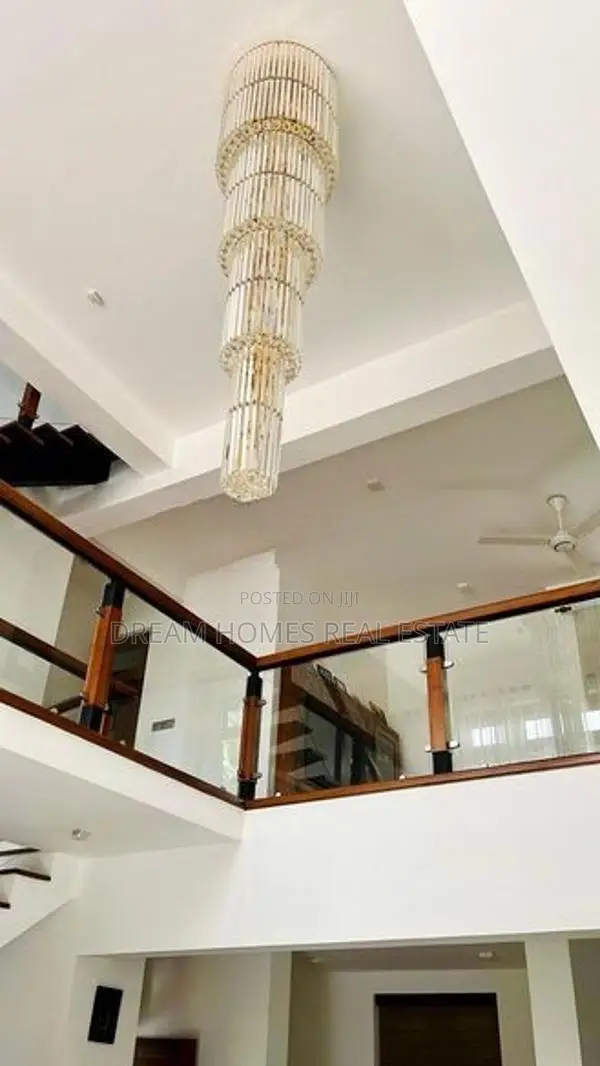 18 Perch Luxury House for Sale in Battaramulla