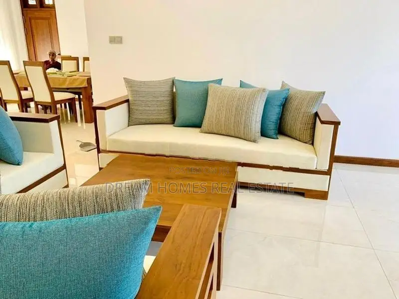 Architecturally Designed Luxury 3-Story House for Sale – Akuregoda