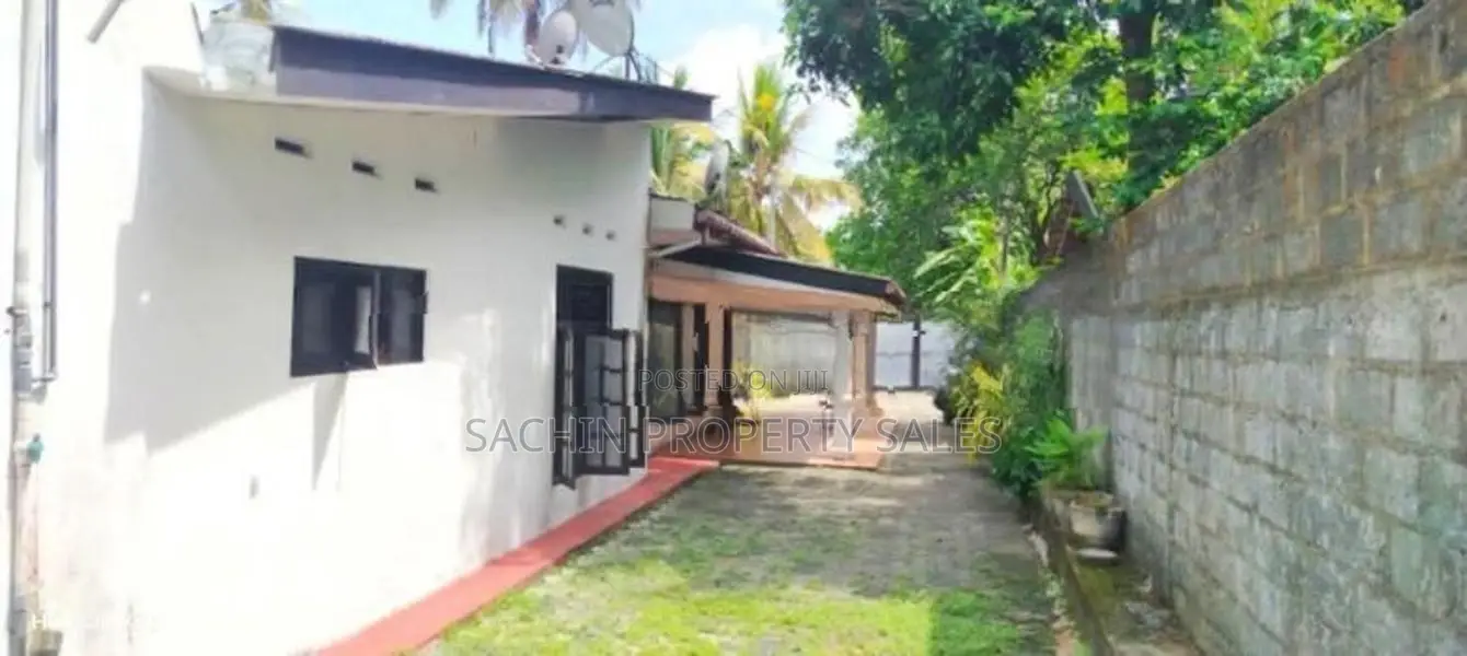 Single-Storey House with 20.5 Perch Land for Sale in Nalluruwa,Panadur
