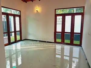 ගම්පහ යක්කල ලයිසියම් පාසලට ආසන්නව නවීන තනිමහල් නිවසක්