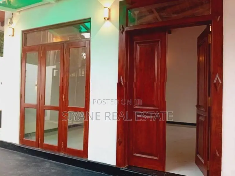 ගම්පහ යක්කල ලයිසියම් පාසලට ආසන්නව නවීන තනිමහල් නිවසක්