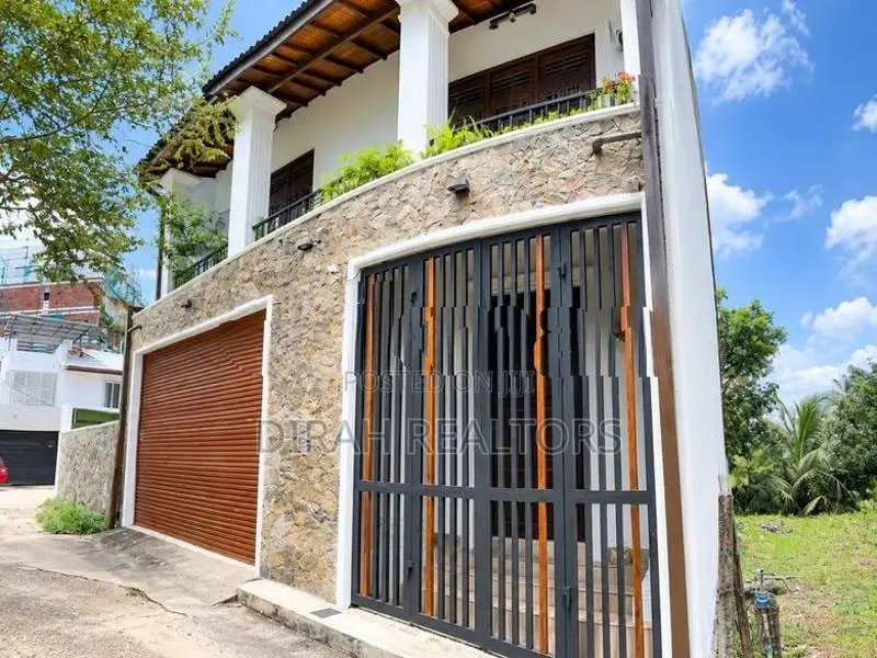 4BR Luxury House for Rent | Kotte (DS-029)