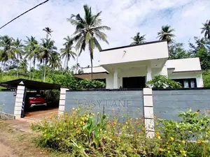 මාතලේ, පලාපත්වලින් A9 මාර්ගයට 25M ක් දුරින් සුඛෝපභෝගී නිවසක් විකිනීමට