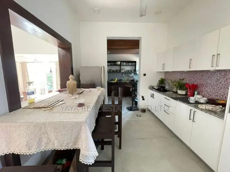LUXURY HOUSE FOR SALE IN THALAWATHUGODA