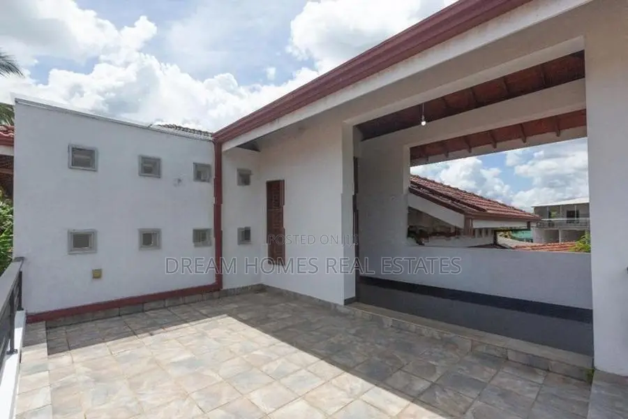 Modern Contemporary Luxury Home At Delpe Junction, Ragama