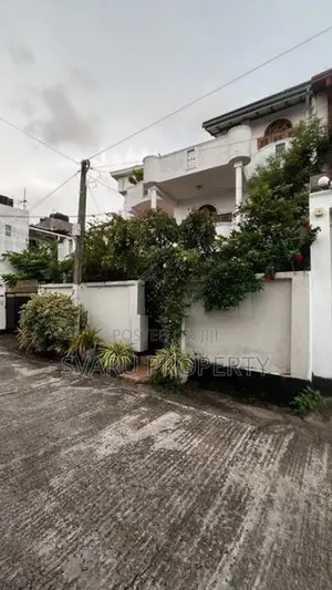 Mount Lavania 03 Bedroom 01st Floor House for Rent