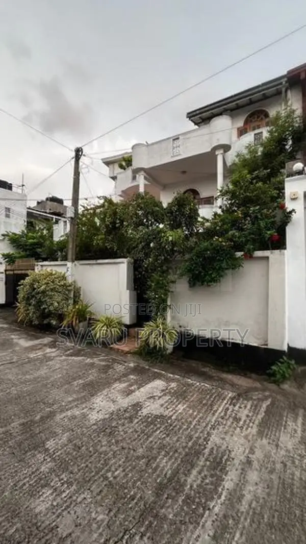Mount Lavania 03 Bedroom 01st Floor House for Rent