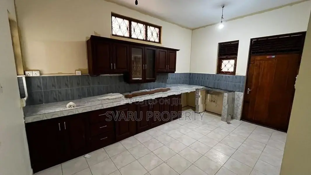 Mount Lavania 03 Bedroom 01st Floor House for Rent