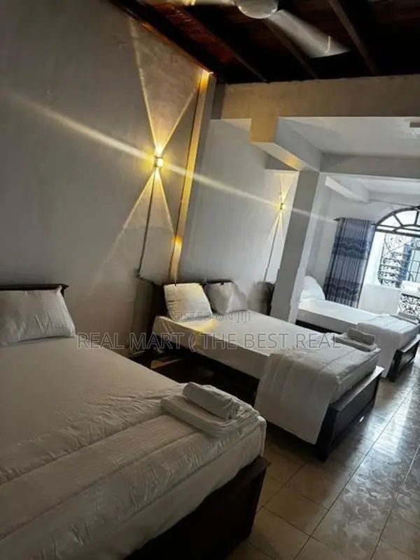 COLOMBO 04 : 6-BEDROOM (10-PERCH) HOTEL FOR RENT