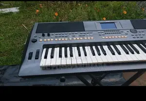 Yamaha PSR s670