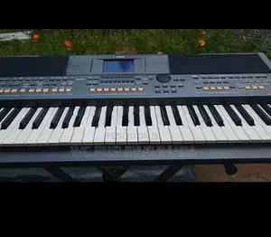 Yamaha PSR s670