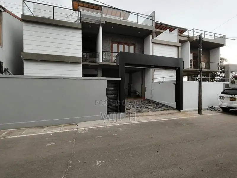 Modern Brand New 3 Story House for Sale in Boralasgamuwa Gangaramaroad