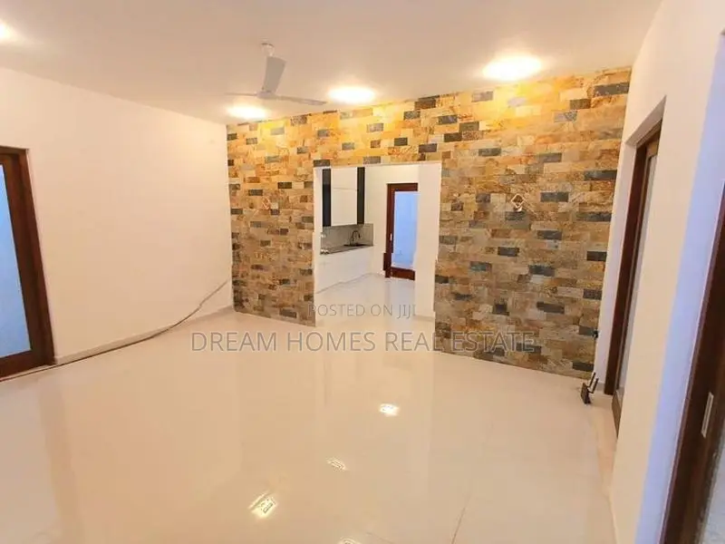 Luxury Solid Brand New House - Piliyandala