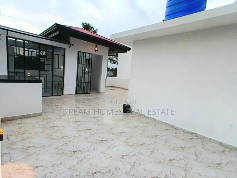 Luxury Solid Brand New House - Piliyandala