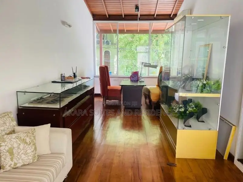 3,000 sq.ft - Furnished House For Rent HL55967 In Colombo 3