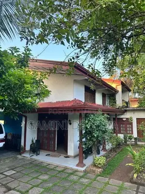 මකොල – කිරිබත්ගොඩ ආසන්නයේ අංගසම්පූර්ණ විශාල දෙමහල් නිවසක් විකිණීමට