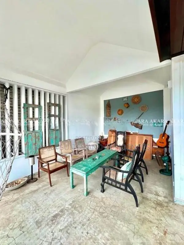 3,700 Sq.ft - Semi-Furnished House For Rent HL51763 In Colombo 5