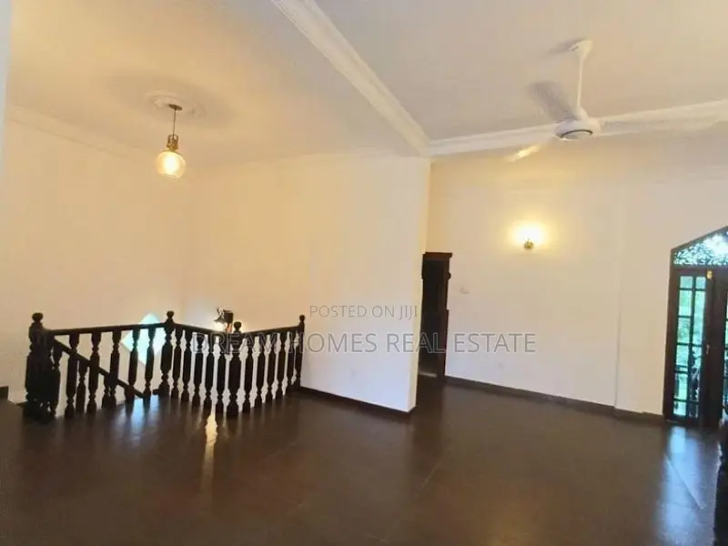6-Bedroom House For Sale – Bokundara, Piliyandala
