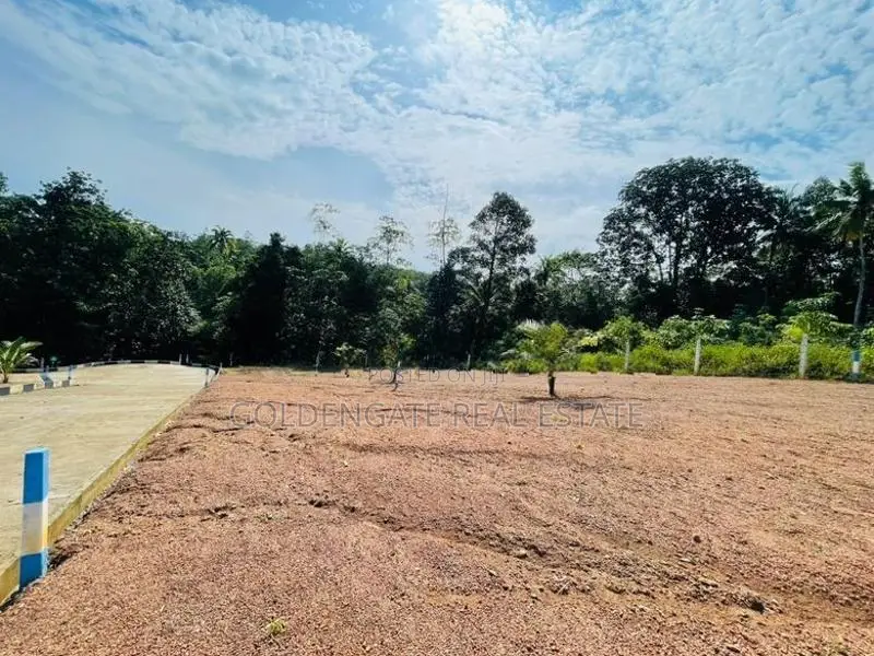 Residential Land for Sale Near the Kandy Rd in Kalagedihena