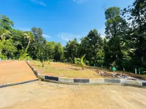 Residential Land for Sale Near the Kandy Rd in Kalagedihena