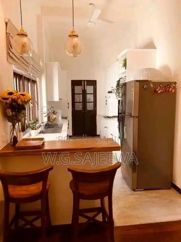 42 Perch Land with 4 Bedroom House for Sale Katunayaka