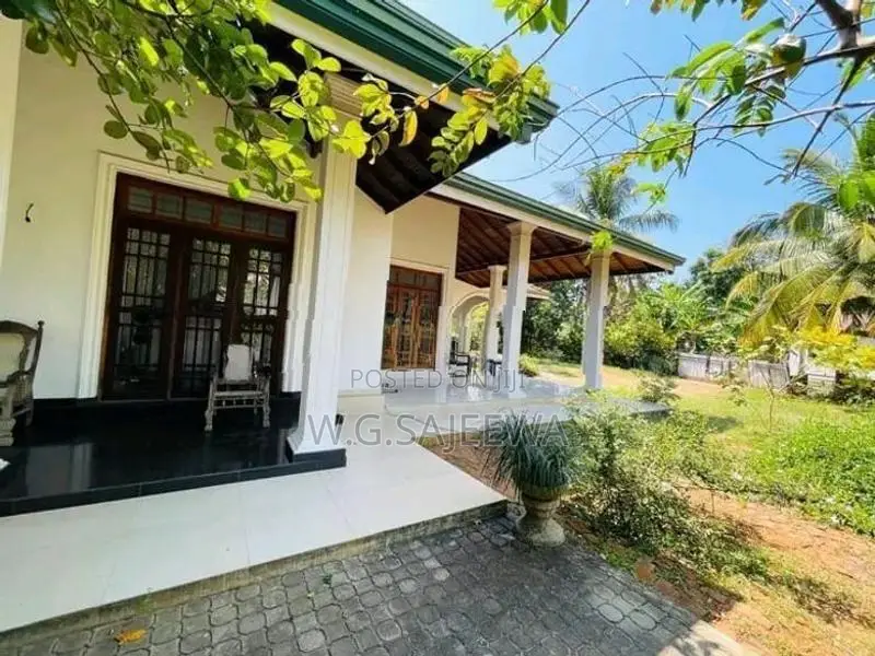 42 Perch Land with 4 Bedroom House for Sale Katunayaka