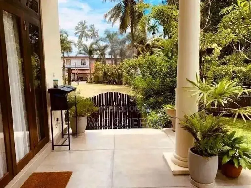 42 Perch Land with 4 Bedroom House for Sale Katunayaka
