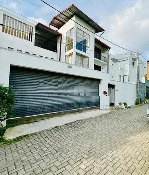 Luxurious 5-Bedroom Modern House For Sale In Pitakotte Kotte