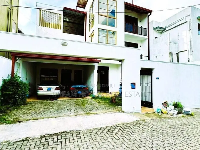 Luxurious 5-Bedroom Modern House For Sale In Pitakotte Kotte
